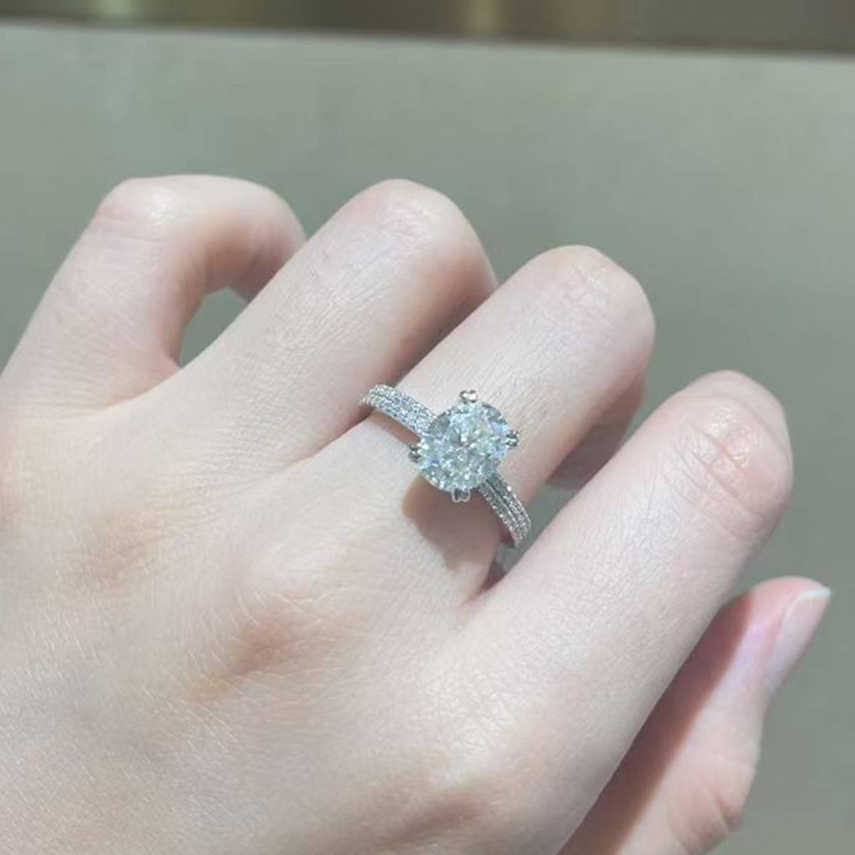 Light Luxury Oval Women's Ring S925 Silver Plated Platinum Customized Selection Main Stone Moissanite 2.0ct/Side Stone Cubic Zirconia